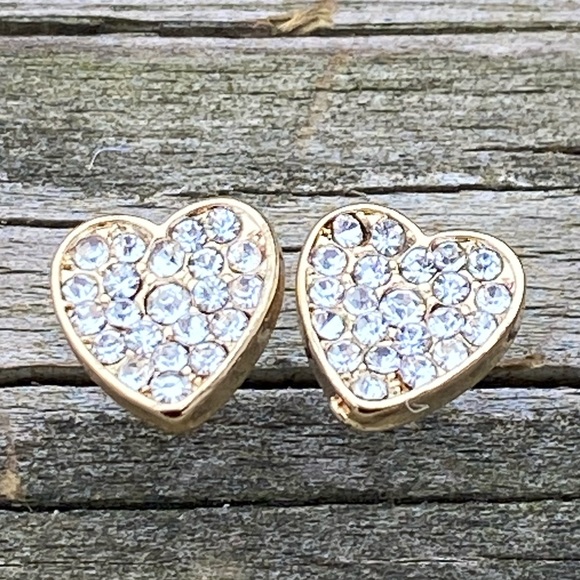 Crystal gold tone heart stud earrings - Picture 4 of 8